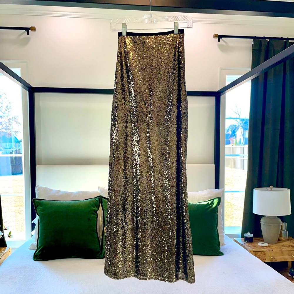 Full length, High-waisted sequin skirt. Only worn once!